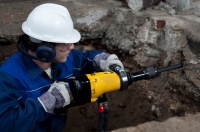 Atlas Copco launches lightest fully vibro-reduced handheld hydraulic pick hammer LH 8E