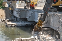 Atlas Copco hydraulic breakers and crushers chosen for sensitive demolition project in Brazil 